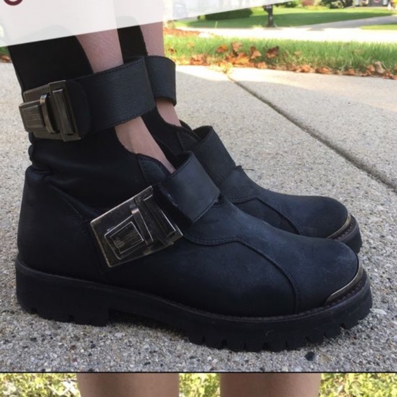 ISO TBA to be announced tomorrow boots - Picture 1 of 1